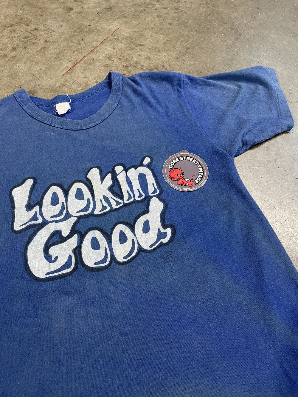 Vintage faded 70s "Lookin' Good" distressed tee 19x26